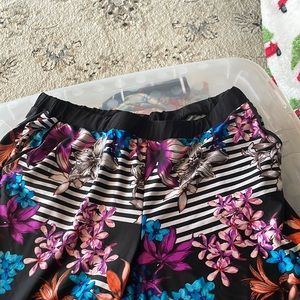 New Directions Women’s Pull On Pants. Size XL. Great condition, multicolored.